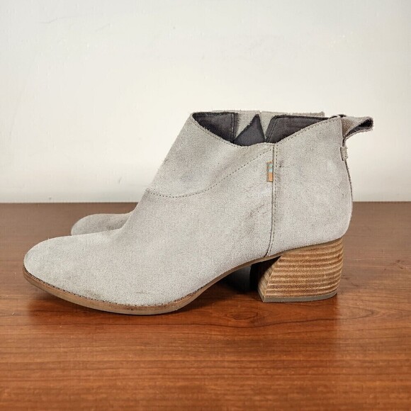 Toms Women's Size 9.5 Light Grey Ankle Leilani Booties Block Heel Suede *FLAWS* - Picture 1 of 12